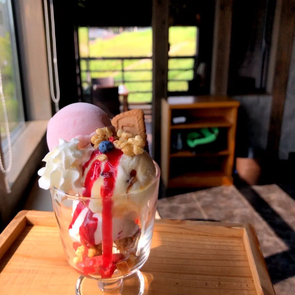 おはようございます✨✨
いつも、ご来店ありがとうございます!!
.
.
. トレジェが新しくなりました✨✨ 今月は『ピーチメルバ』🍑 ☆ももシャーベット
☆クリームブリュレ
☆ラズベリーチーズ ぜひ、ご賞味ください!! .
. 本日のランチメニューは 《パスタ》
鶏の粗挽きミンチとズッキーニの和風ガーリックパスタ 《ジェラート》
マンゴーのジェラート .
. 【お知らせ】 ☆ランチタイムのご予約は
11時〜11時半までのご来店 ☆ディナータイムのご予約は
17時〜 ご予約はお電話にて承ります。
0745461085 皆様のご来店、お待ちしております✨✨ #奈良イタリアン #奈良ジェラート #奈良ランチ #奈良パスタ #奈良ピザ #生駒イタリアン#生駒ジェラート #生駒ランチ #生駒パスタ#生駒ピザ #奈良カフェ#クラフトビール#奈良クラフトビール#生駒クラフトビール#テイクアウト#奈良テイクアウト#生駒テイクアウト
#mamma #サイクリング#ウォーキング#ハイキング #カッサータ#テリーヌ#生駒カフェ #ジェラート #ランニング#カフェ巡り#平群カフェ#コロナに負けるな