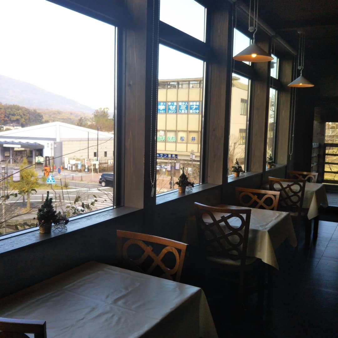 おはようございます✨✨
いつも、ご来店ありがとうございます!!
.
.
.
.
. 本日のランチメニューは 《パスタ》
えびと白菜のバジルソース 《ピザ》
蒸し鶏と彩り野菜のガーリックピザ 《ジェラート》
ぶどうシャーベット
.
. 【お知らせ】
. ディナーにご来店される場合は
時短営業している場合があるので、
必ずご予約をお願いいたします!! . ★奈良のGOTOイートのチケットが
マンマでも使えます!!
ぜひ、ご利用ください✨✨ ☆ランチタイムのご予約は
11時〜11時半までのご来店 ☆ディナータイムのご予約は
17時〜 ご予約はお電話にて承ります。
0745461085 皆様のご来店、お待ちしております✨✨ #奈良イタリアン #奈良ジェラート #奈良ランチ #奈良パスタ #奈良ピザ #生駒イタリアン#生駒ジェラート #生駒ランチ #生駒パスタ#生駒ピザ #奈良カフェ#クラフトビール#奈良クラフトビール#生駒クラフトビール#テイクアウト#奈良テイクアウト#生駒テイクアウト
#mamma #サイクリング#ウォーキング#ハイキング #gotoeat奈良 #gotoeat#goto #生駒カフェ #ジェラート #ランニング#カフェ巡り#コロナに負けるな