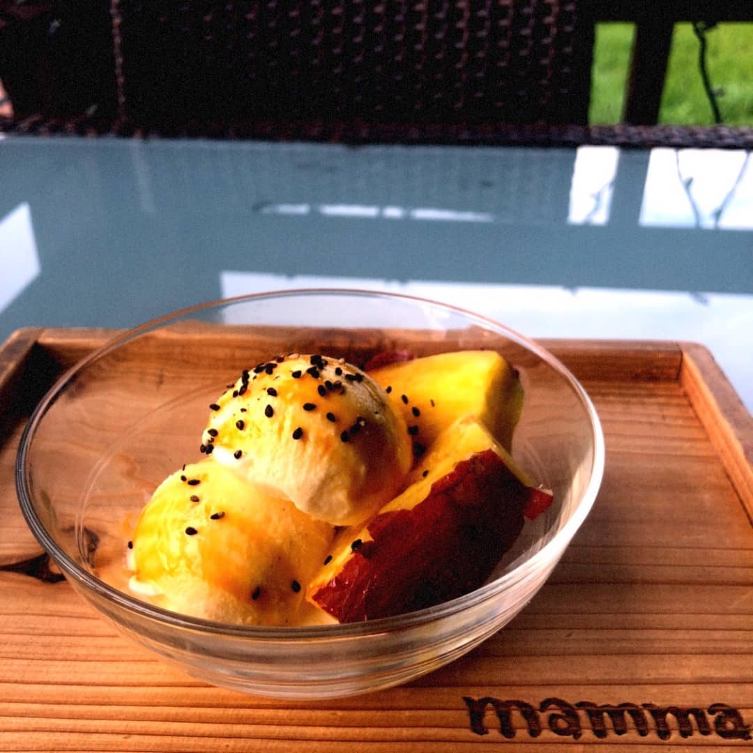 おはようございます✨✨
いつも、ご来店ありがとうございます!!
.
.
.
.
. 本日のランチメニューは 《パスタ》
えびと大和まなのペペロンチーノ 《ピザ》
ツナと白菜のジェノベーゼピザ 《ジェラート》
紫芋とりんごシナモン
.
. 【お知らせ】
. ディナーにご来店される場合は
時短営業している場合があるので、
必ずご予約をお願いいたします!! . ★奈良のGOTOイートのチケットが
マンマでも使えます!!
ぜひ、ご利用ください✨✨ ☆ランチタイムのご予約は
11時〜11時半までのご来店 ☆ディナータイムのご予約は
17時〜 ご予約はお電話にて承ります。
0745461085 皆様のご来店、お待ちしております✨✨ #奈良イタリアン #奈良ジェラート #奈良ランチ #奈良パスタ #奈良ピザ #生駒イタリアン#生駒ジェラート #生駒ランチ #生駒パスタ#生駒ピザ #奈良カフェ#クラフトビール#奈良クラフトビール#生駒クラフトビール#テイクアウト#奈良テイクアウト#生駒テイクアウト
#mamma #サイクリング#ウォーキング#ハイキング #gotoeat奈良 #gotoeat#goto #生駒カフェ #ジェラート #ランニング#カフェ巡り#コロナに負けるな